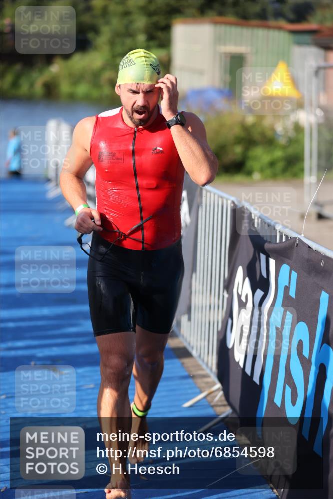25.08.2024 - Elbe Triathlon Hamburg H.Heesch http://msf.ph/oto/6854598 25.08.2024 09:02:45 Schwimmen 217, 305 meine-sportfotos.de
