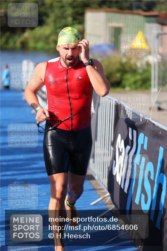 25.08.2024 - Elbe Triathlon Hamburg H.Heesch http://msf.ph/oto/6854606 25.08.2024 09:02:45 Schwimmen 217, 305 meine-sportfotos.de