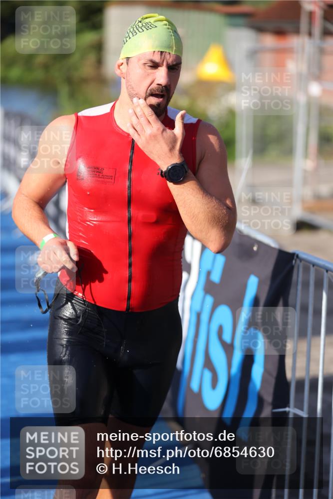 25.08.2024 - Elbe Triathlon Hamburg H.Heesch http://msf.ph/oto/6854630 25.08.2024 09:02:45 Schwimmen 217, 305 meine-sportfotos.de