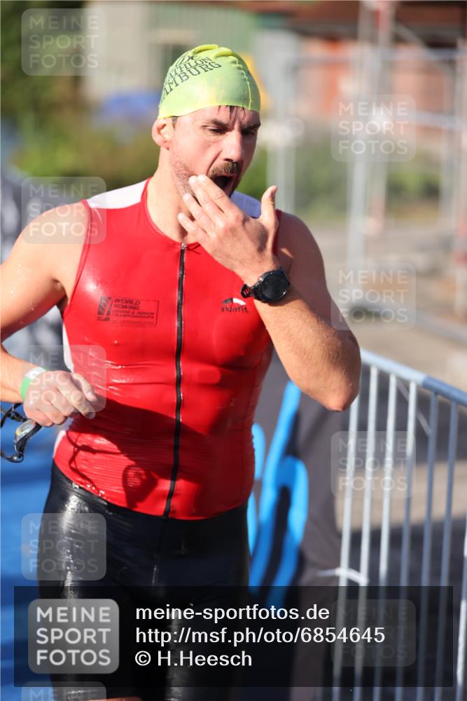 25.08.2024 - Elbe Triathlon Hamburg H.Heesch http://msf.ph/oto/6854645 25.08.2024 09:02:45 Schwimmen 217, 305 meine-sportfotos.de