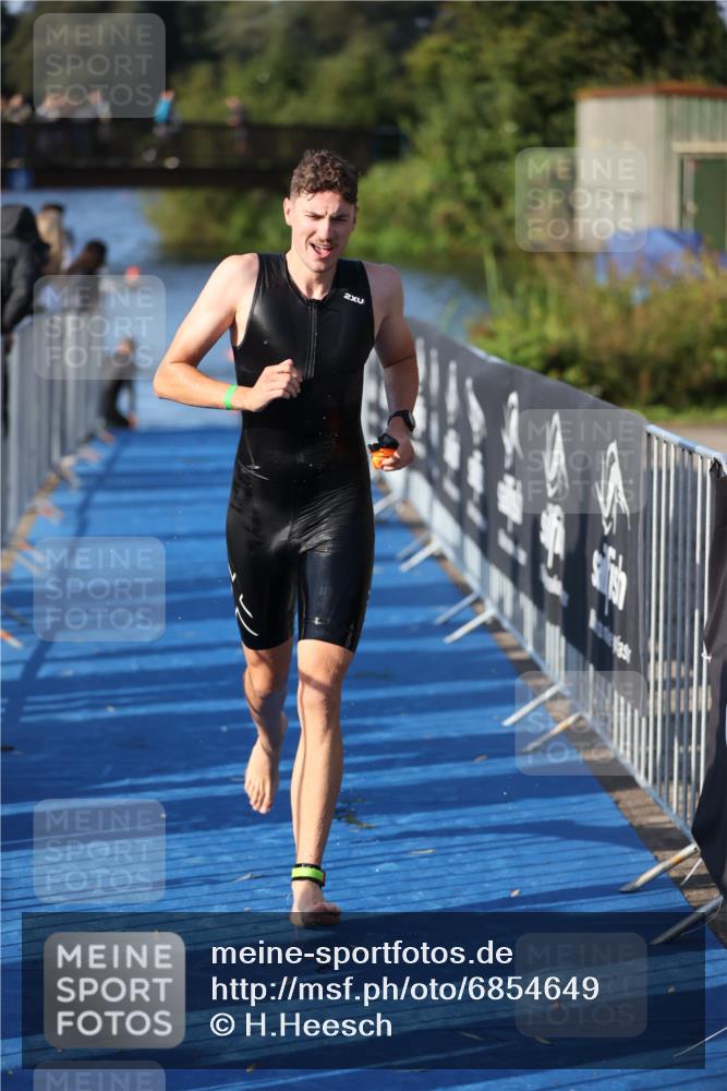 25.08.2024 - Elbe Triathlon Hamburg H.Heesch http://msf.ph/oto/6854649 25.08.2024 09:02:53 Schwimmen 217, 219, 305 meine-sportfotos.de