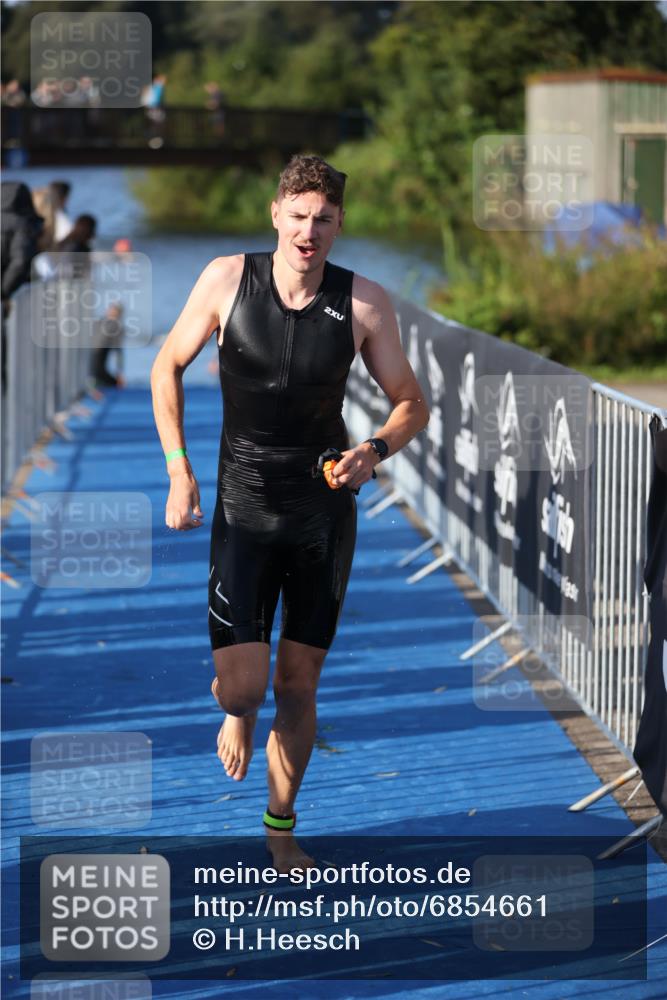 25.08.2024 - Elbe Triathlon Hamburg H.Heesch http://msf.ph/oto/6854661 25.08.2024 09:02:53 Schwimmen 217, 219, 305 meine-sportfotos.de
