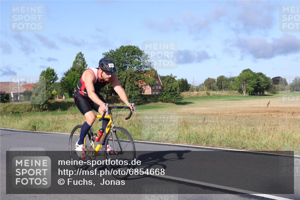 25.08.2024 - Elbe Triathlon Hamburg Fuchs,  Jonas http://msf.ph/oto/6854668 25.08.2024 09:17:43 Radfahren 1851, 289, 323, 265 meine-sportfotos.de