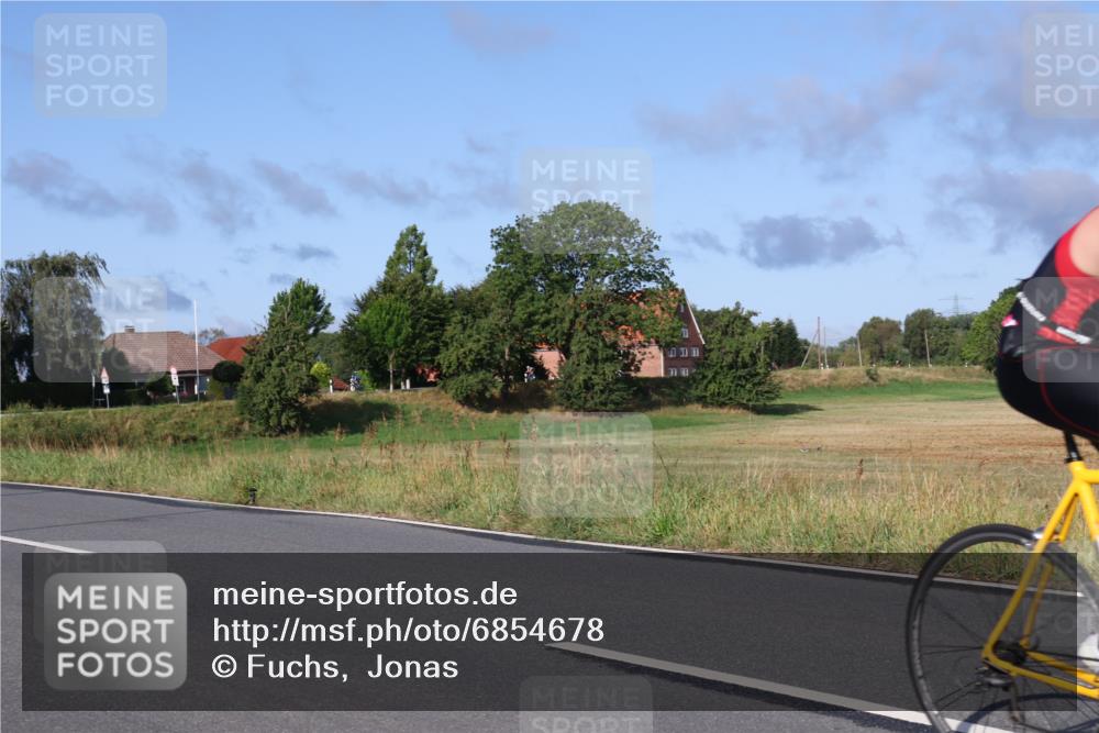 25.08.2024 - Elbe Triathlon Hamburg Fuchs,  Jonas http://msf.ph/oto/6854678 25.08.2024 09:17:43 Radfahren 1851, 289, 323, 265 meine-sportfotos.de
