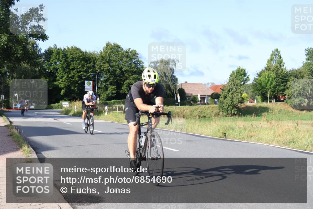 25.08.2024 - Elbe Triathlon Hamburg Fuchs,  Jonas http://msf.ph/oto/6854690 25.08.2024 09:17:44 Radfahren 1851, 289, 323, 265 meine-sportfotos.de