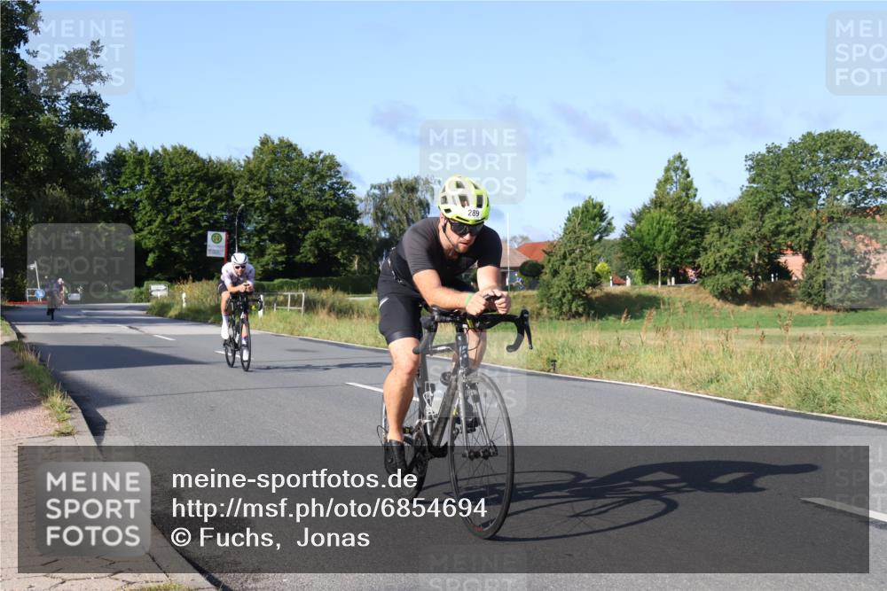 25.08.2024 - Elbe Triathlon Hamburg Fuchs,  Jonas http://msf.ph/oto/6854694 25.08.2024 09:17:44 Radfahren 1851, 289, 323, 265 meine-sportfotos.de
