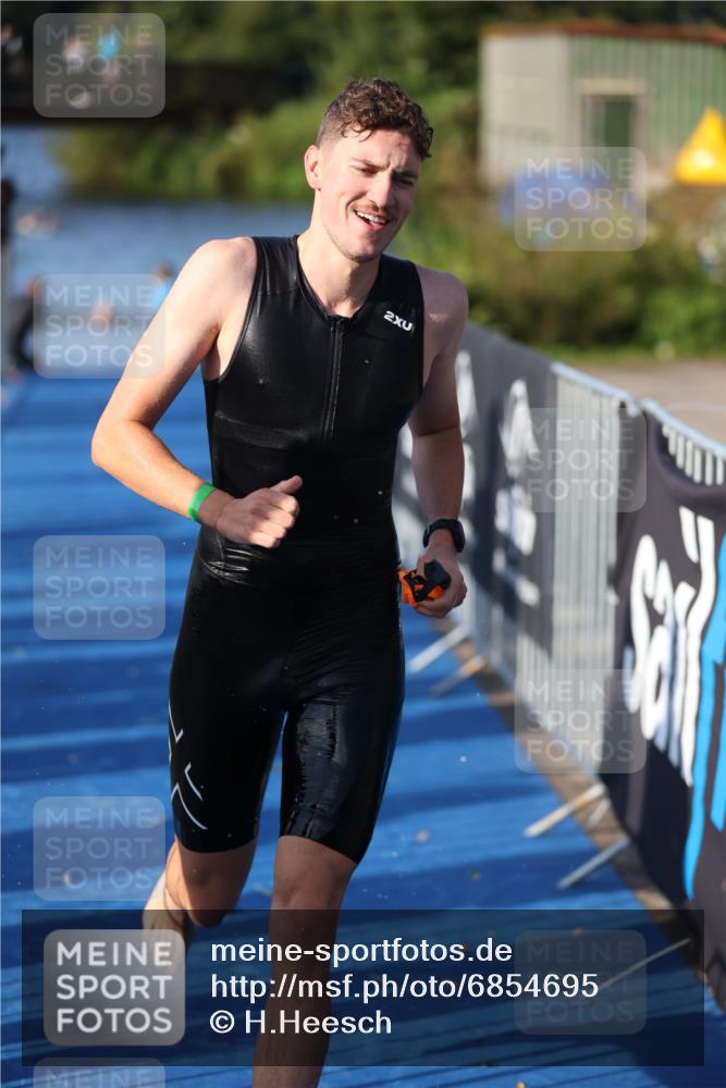25.08.2024 - Elbe Triathlon Hamburg H.Heesch http://msf.ph/oto/6854695 25.08.2024 09:02:54 Schwimmen 217, 219, 286, 305 meine-sportfotos.de