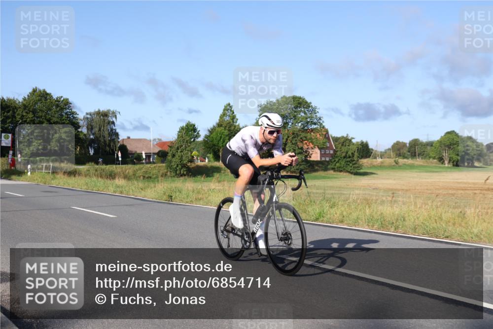25.08.2024 - Elbe Triathlon Hamburg Fuchs,  Jonas http://msf.ph/oto/6854714 25.08.2024 09:17:46 Radfahren 1851, 289, 323, 265 meine-sportfotos.de