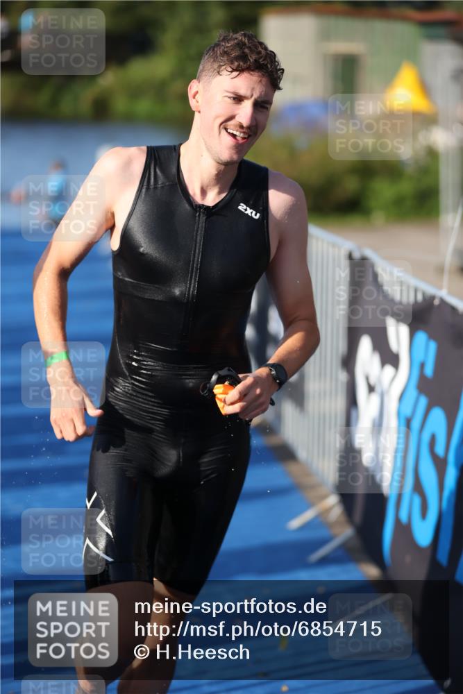 25.08.2024 - Elbe Triathlon Hamburg H.Heesch http://msf.ph/oto/6854715 25.08.2024 09:02:54 Schwimmen 217, 219, 286, 305 meine-sportfotos.de
