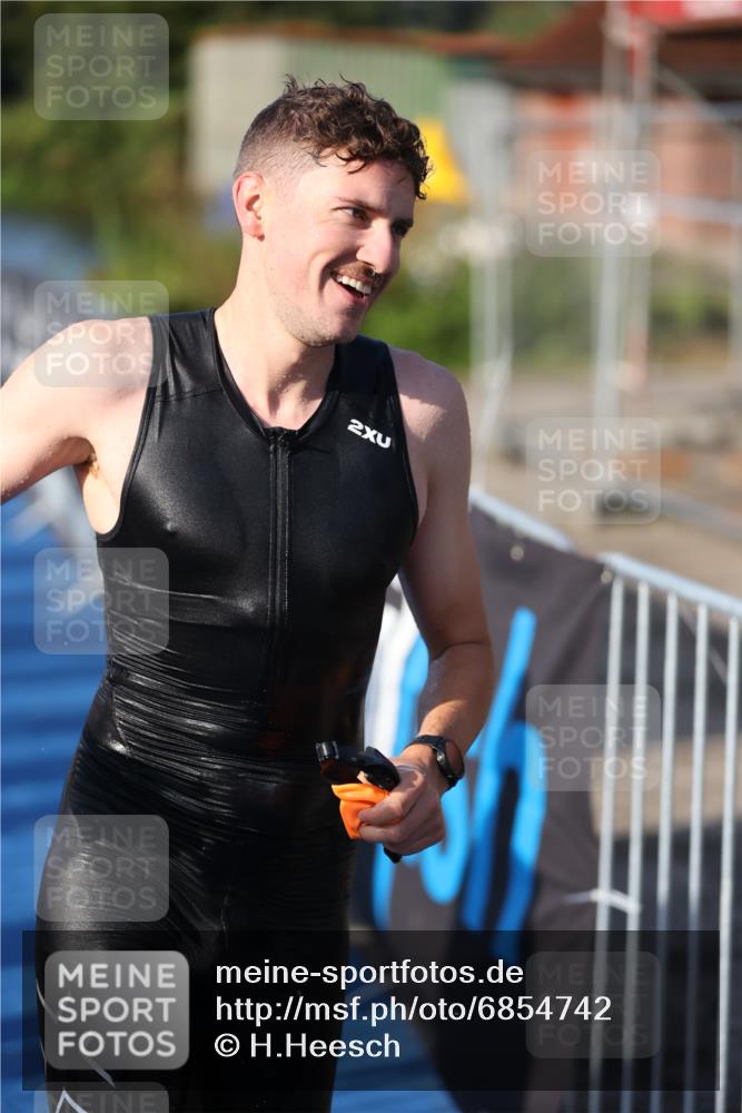 25.08.2024 - Elbe Triathlon Hamburg H.Heesch http://msf.ph/oto/6854742 25.08.2024 09:02:54 Schwimmen 217, 219, 286, 305 meine-sportfotos.de