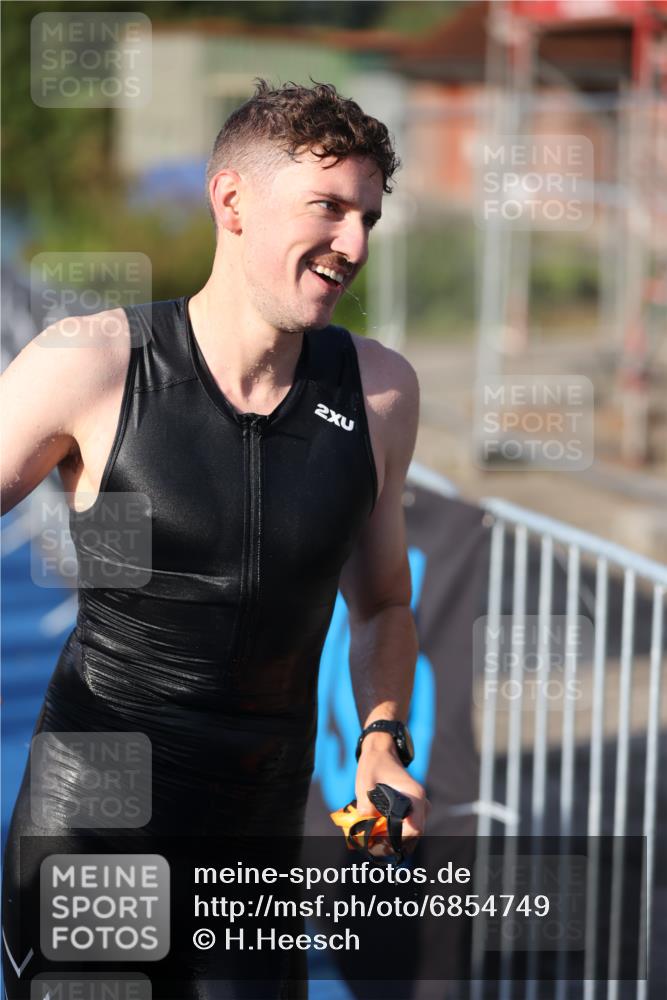 25.08.2024 - Elbe Triathlon Hamburg H.Heesch http://msf.ph/oto/6854749 25.08.2024 09:02:54 Schwimmen 217, 219, 286, 305 meine-sportfotos.de