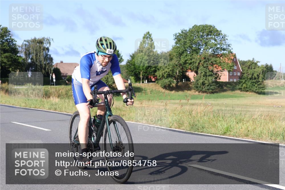 25.08.2024 - Elbe Triathlon Hamburg Fuchs,  Jonas http://msf.ph/oto/6854758 25.08.2024 09:17:49 Radfahren 289, 323, 265, 71 meine-sportfotos.de
