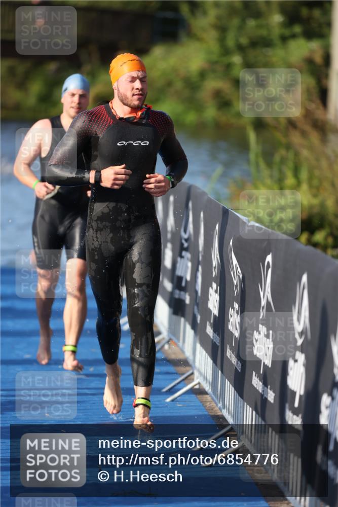 25.08.2024 - Elbe Triathlon Hamburg H.Heesch http://msf.ph/oto/6854776 25.08.2024 09:03:10 Schwimmen 219, 250, 286 meine-sportfotos.de