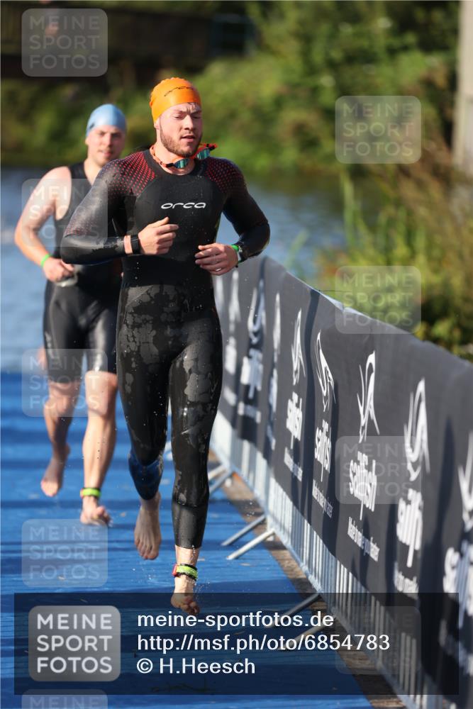 25.08.2024 - Elbe Triathlon Hamburg H.Heesch http://msf.ph/oto/6854783 25.08.2024 09:03:10 Schwimmen 219, 250, 286 meine-sportfotos.de