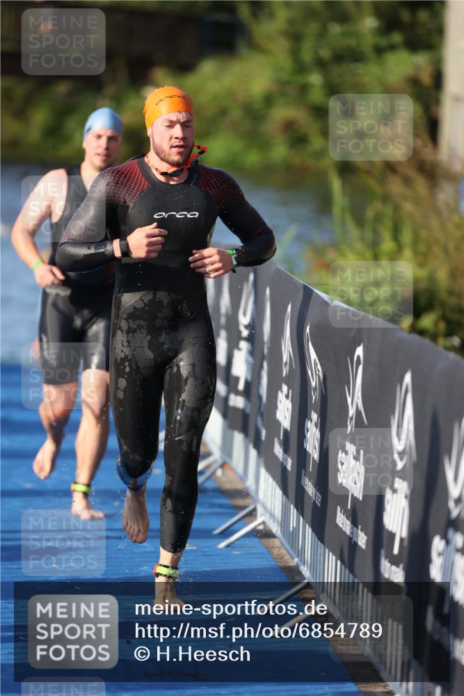 25.08.2024 - Elbe Triathlon Hamburg H.Heesch http://msf.ph/oto/6854789 25.08.2024 09:03:10 Schwimmen 219, 250, 286 meine-sportfotos.de