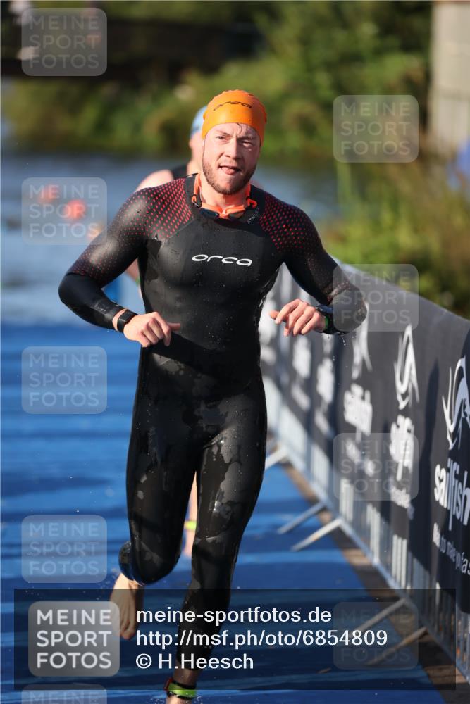 25.08.2024 - Elbe Triathlon Hamburg H.Heesch http://msf.ph/oto/6854809 25.08.2024 09:03:11 Schwimmen 219, 250, 286 meine-sportfotos.de