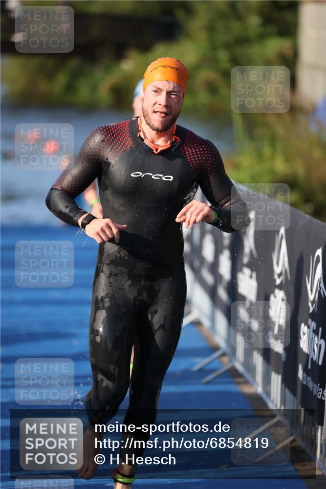 25.08.2024 - Elbe Triathlon Hamburg H.Heesch http://msf.ph/oto/6854819 25.08.2024 09:03:11 Schwimmen 219, 250, 286 meine-sportfotos.de