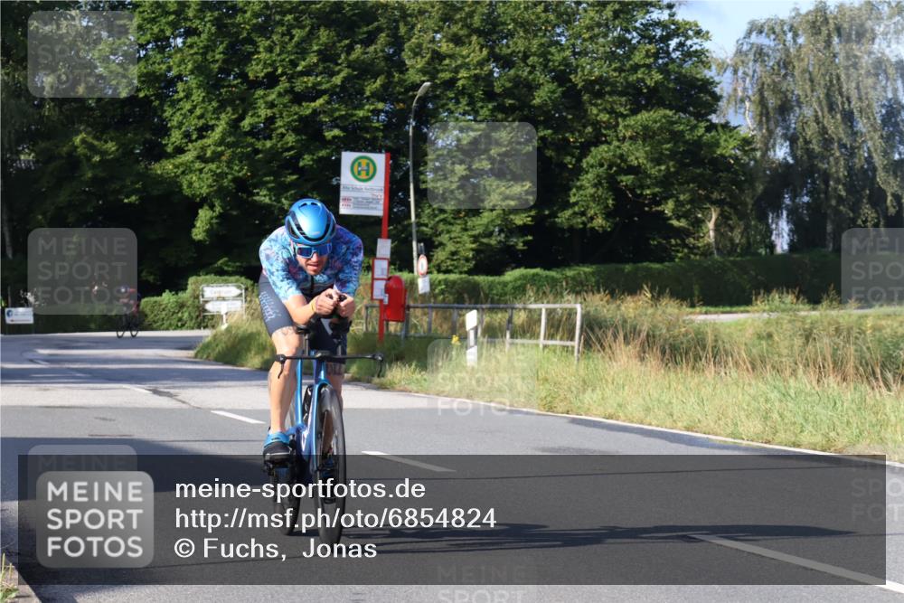 25.08.2024 - Elbe Triathlon Hamburg Fuchs,  Jonas http://msf.ph/oto/6854824 25.08.2024 09:17:55 Radfahren 265, 71, 229, 187 meine-sportfotos.de