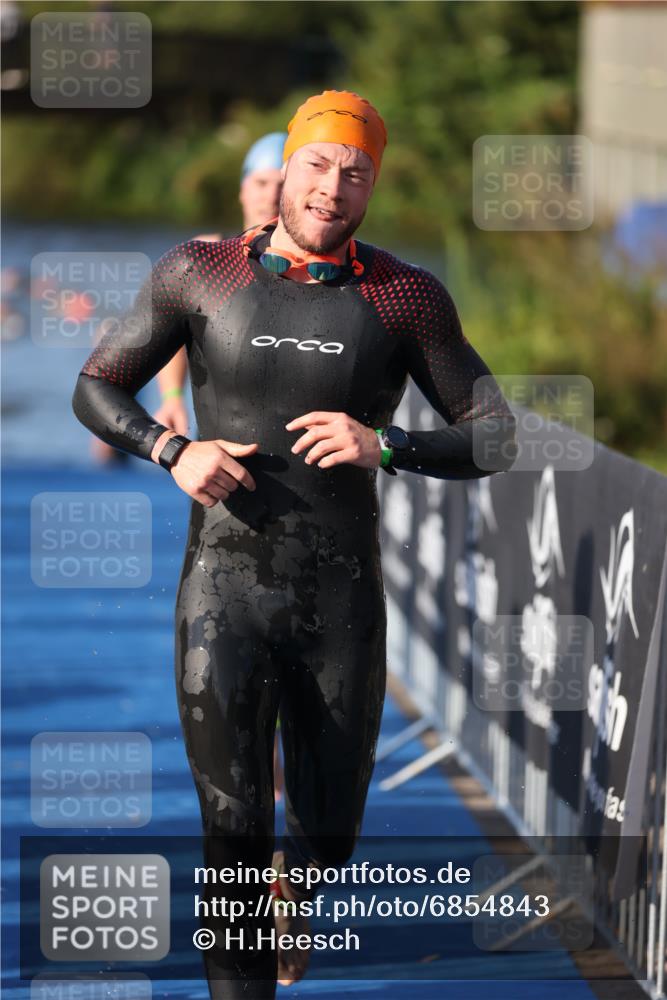 25.08.2024 - Elbe Triathlon Hamburg H.Heesch http://msf.ph/oto/6854843 25.08.2024 09:03:11 Schwimmen 219, 250, 286 meine-sportfotos.de