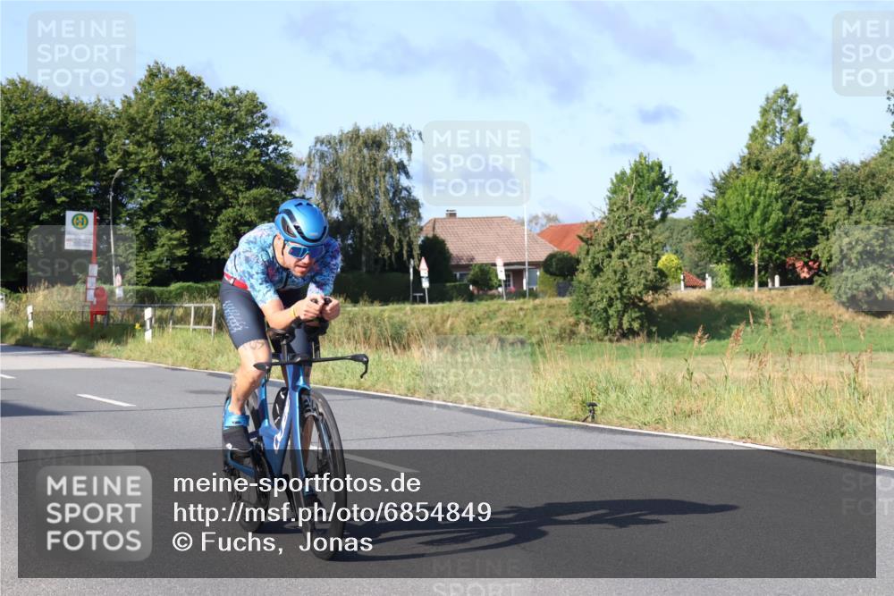 25.08.2024 - Elbe Triathlon Hamburg Fuchs,  Jonas http://msf.ph/oto/6854849 25.08.2024 09:17:55 Radfahren 265, 71, 229, 187 meine-sportfotos.de