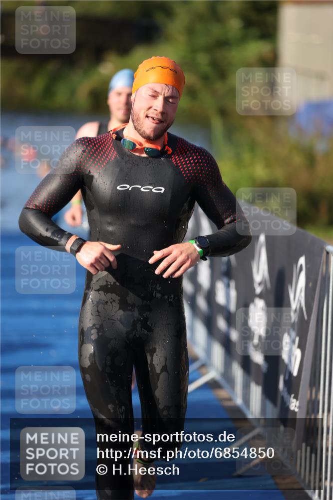 25.08.2024 - Elbe Triathlon Hamburg H.Heesch http://msf.ph/oto/6854850 25.08.2024 09:03:11 Schwimmen 219, 250, 286 meine-sportfotos.de