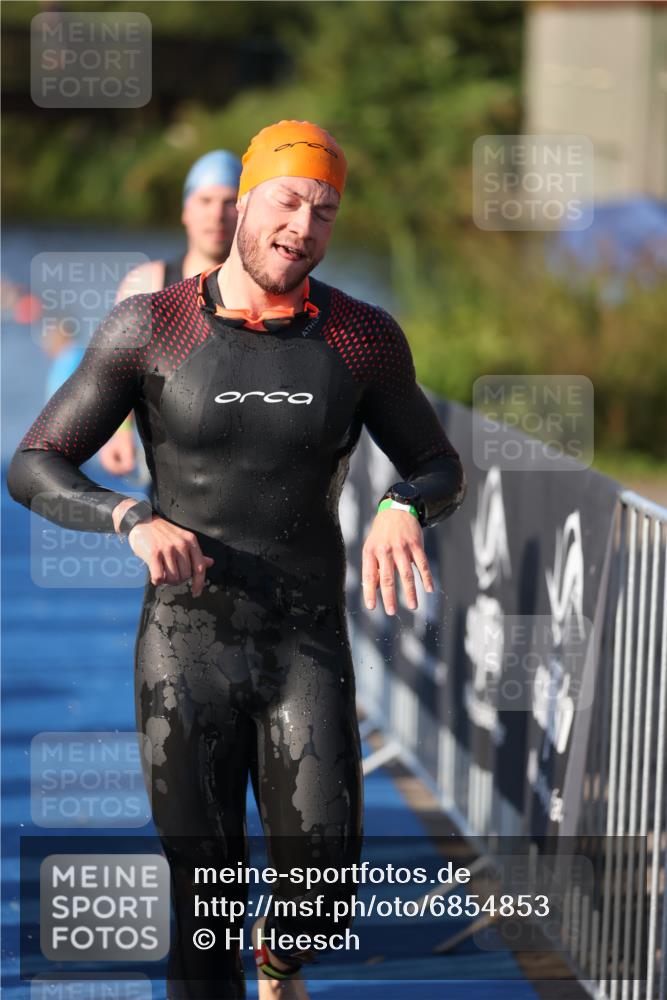 25.08.2024 - Elbe Triathlon Hamburg H.Heesch http://msf.ph/oto/6854853 25.08.2024 09:03:11 Schwimmen 219, 250, 286 meine-sportfotos.de