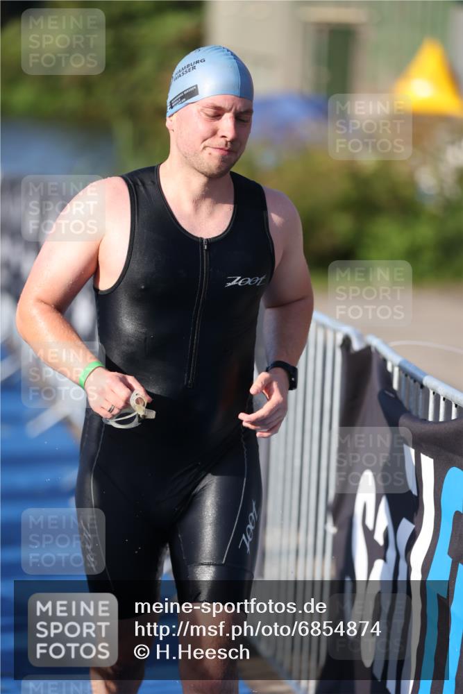 25.08.2024 - Elbe Triathlon Hamburg H.Heesch http://msf.ph/oto/6854874 25.08.2024 09:03:13 Schwimmen 219, 250, 286 meine-sportfotos.de