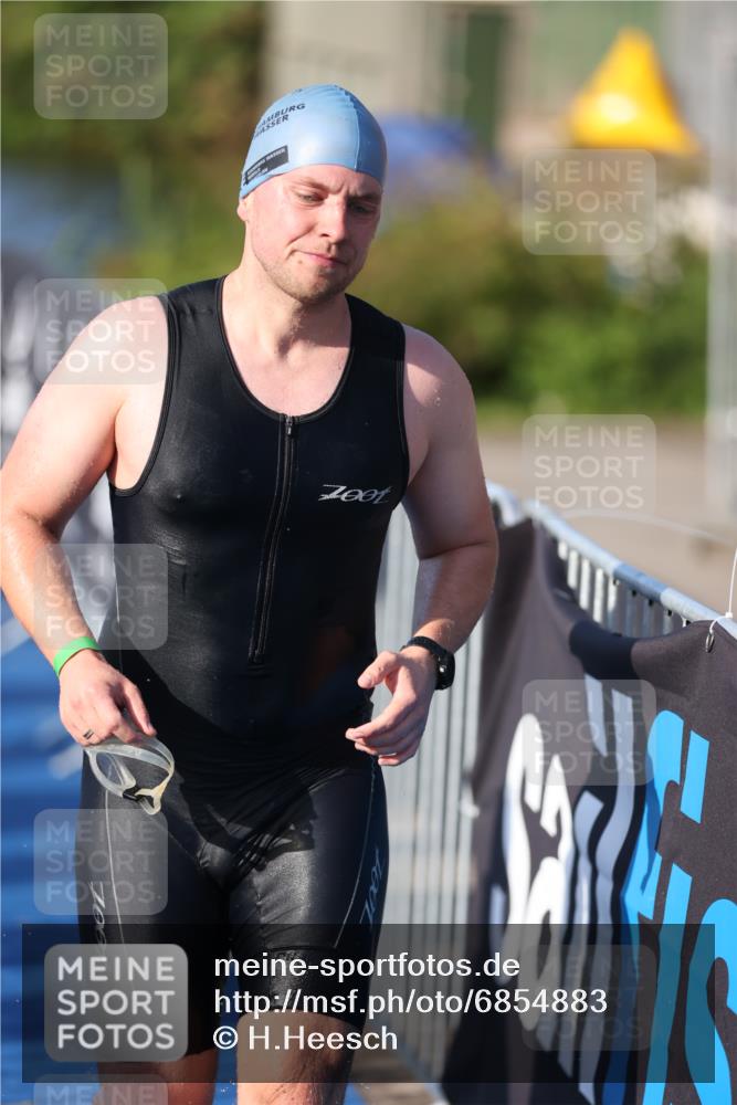 25.08.2024 - Elbe Triathlon Hamburg H.Heesch http://msf.ph/oto/6854883 25.08.2024 09:03:13 Schwimmen 219, 250, 286 meine-sportfotos.de
