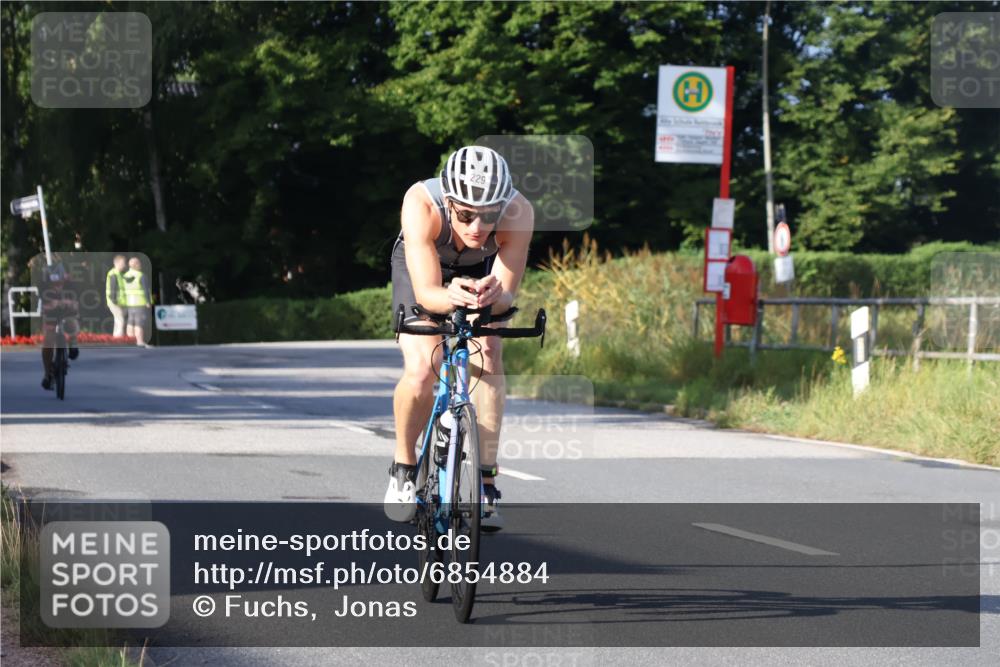25.08.2024 - Elbe Triathlon Hamburg Fuchs,  Jonas http://msf.ph/oto/6854884 25.08.2024 09:17:58 Radfahren 71, 229, 187 meine-sportfotos.de