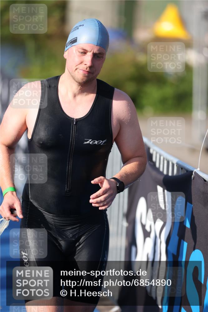 25.08.2024 - Elbe Triathlon Hamburg H.Heesch http://msf.ph/oto/6854890 25.08.2024 09:03:13 Schwimmen 219, 250, 286 meine-sportfotos.de