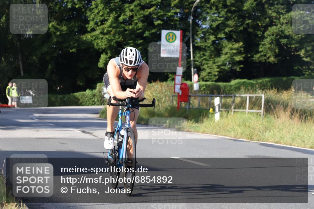 25.08.2024 - Elbe Triathlon Hamburg Fuchs,  Jonas http://msf.ph/oto/6854892 25.08.2024 09:17:58 Radfahren 71, 229, 187 meine-sportfotos.de