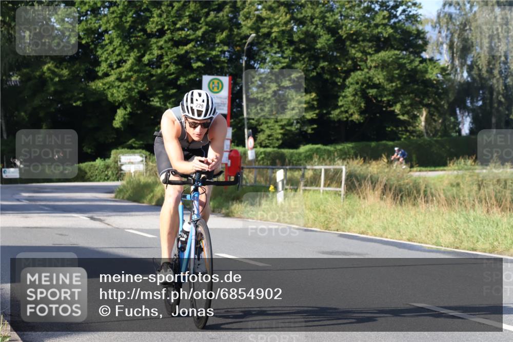 25.08.2024 - Elbe Triathlon Hamburg Fuchs,  Jonas http://msf.ph/oto/6854902 25.08.2024 09:17:58 Radfahren 71, 229, 187 meine-sportfotos.de