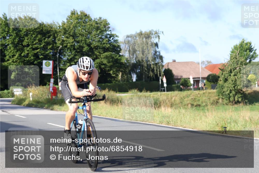 25.08.2024 - Elbe Triathlon Hamburg Fuchs,  Jonas http://msf.ph/oto/6854918 25.08.2024 09:17:59 Radfahren 71, 229, 187 meine-sportfotos.de