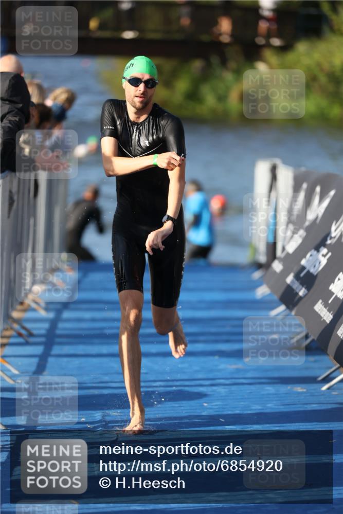 25.08.2024 - Elbe Triathlon Hamburg H.Heesch http://msf.ph/oto/6854920 25.08.2024 09:03:25 Schwimmen 219, 250, 286 meine-sportfotos.de