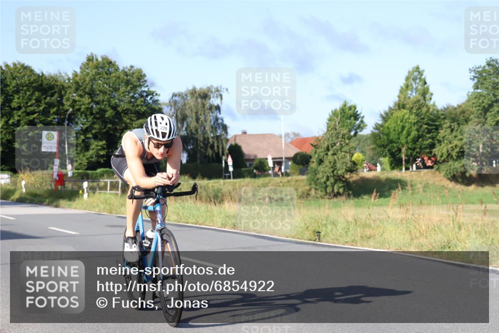 25.08.2024 - Elbe Triathlon Hamburg Fuchs,  Jonas http://msf.ph/oto/6854922 25.08.2024 09:17:59 Radfahren 71, 229, 187 meine-sportfotos.de