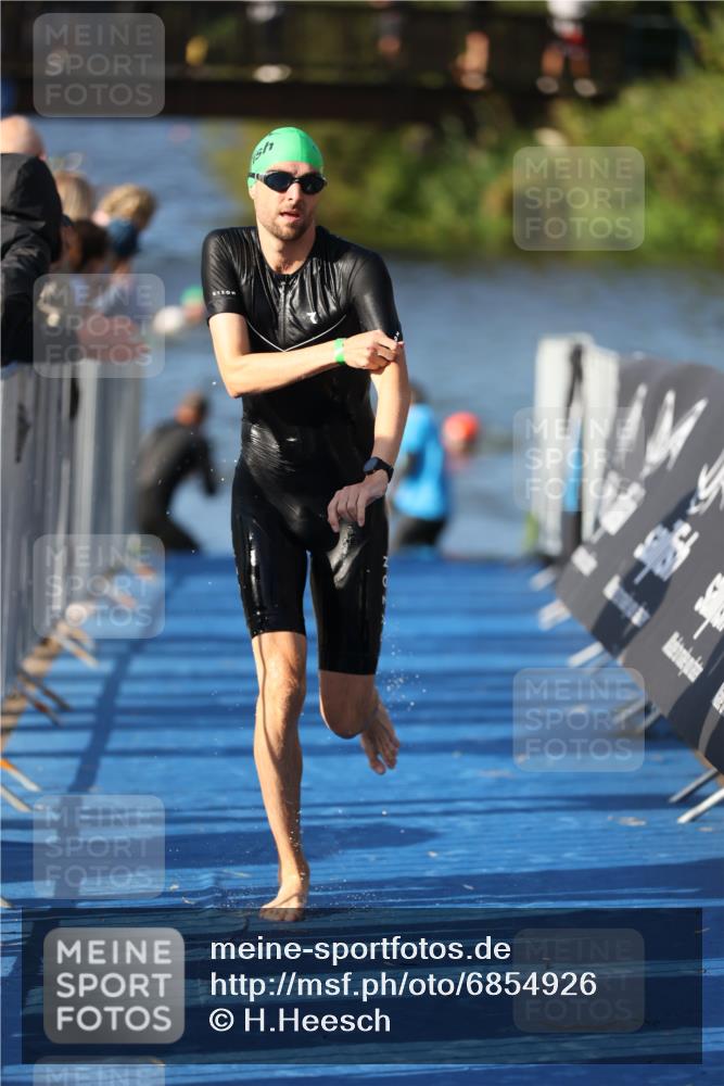 25.08.2024 - Elbe Triathlon Hamburg H.Heesch http://msf.ph/oto/6854926 25.08.2024 09:03:25 Schwimmen 219, 250, 286 meine-sportfotos.de