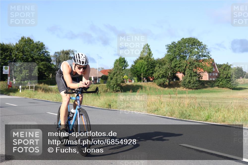 25.08.2024 - Elbe Triathlon Hamburg Fuchs,  Jonas http://msf.ph/oto/6854928 25.08.2024 09:17:59 Radfahren 71, 229, 187 meine-sportfotos.de