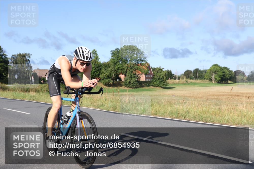 25.08.2024 - Elbe Triathlon Hamburg Fuchs,  Jonas http://msf.ph/oto/6854935 25.08.2024 09:17:59 Radfahren 71, 229, 187 meine-sportfotos.de