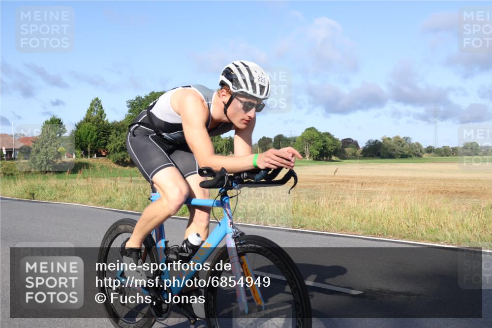 25.08.2024 - Elbe Triathlon Hamburg Fuchs,  Jonas http://msf.ph/oto/6854949 25.08.2024 09:17:59 Radfahren 71, 229, 187 meine-sportfotos.de