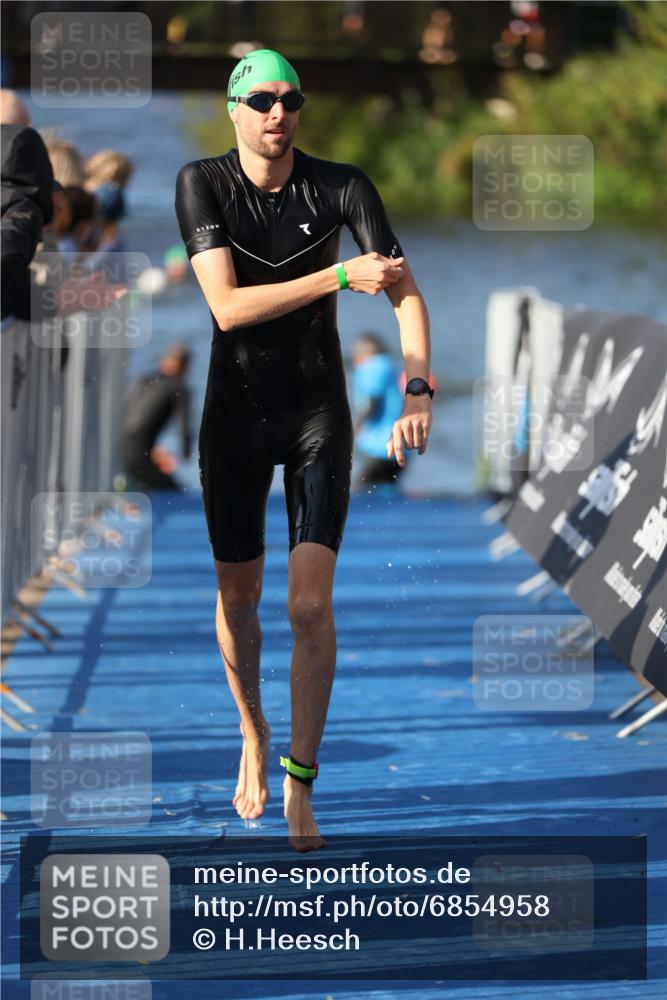 25.08.2024 - Elbe Triathlon Hamburg H.Heesch http://msf.ph/oto/6854958 25.08.2024 09:03:25 Schwimmen 219, 250, 286 meine-sportfotos.de