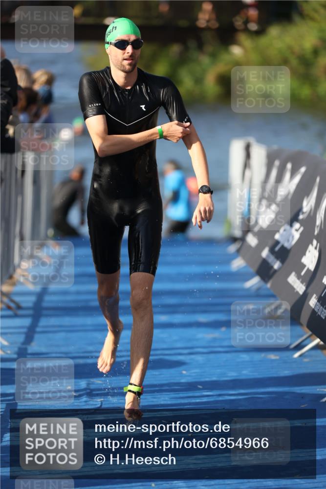 25.08.2024 - Elbe Triathlon Hamburg H.Heesch http://msf.ph/oto/6854966 25.08.2024 09:03:25 Schwimmen 219, 250, 286 meine-sportfotos.de
