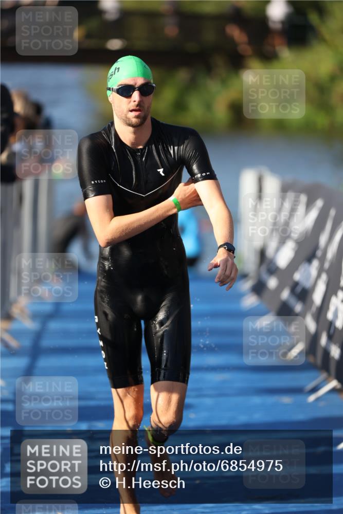 25.08.2024 - Elbe Triathlon Hamburg H.Heesch http://msf.ph/oto/6854975 25.08.2024 09:03:25 Schwimmen 219, 250, 286 meine-sportfotos.de