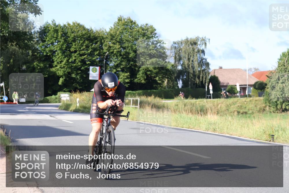 25.08.2024 - Elbe Triathlon Hamburg Fuchs,  Jonas http://msf.ph/oto/6854979 25.08.2024 09:18:02 Radfahren 229, 187, 391 meine-sportfotos.de