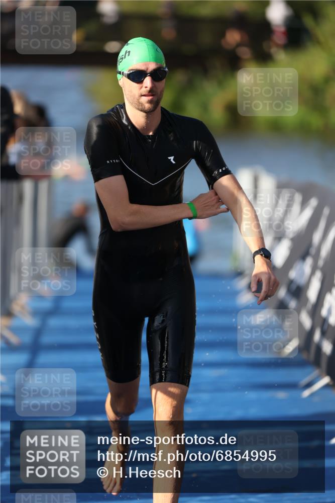 25.08.2024 - Elbe Triathlon Hamburg H.Heesch http://msf.ph/oto/6854995 25.08.2024 09:03:25 Schwimmen 219, 250, 286 meine-sportfotos.de