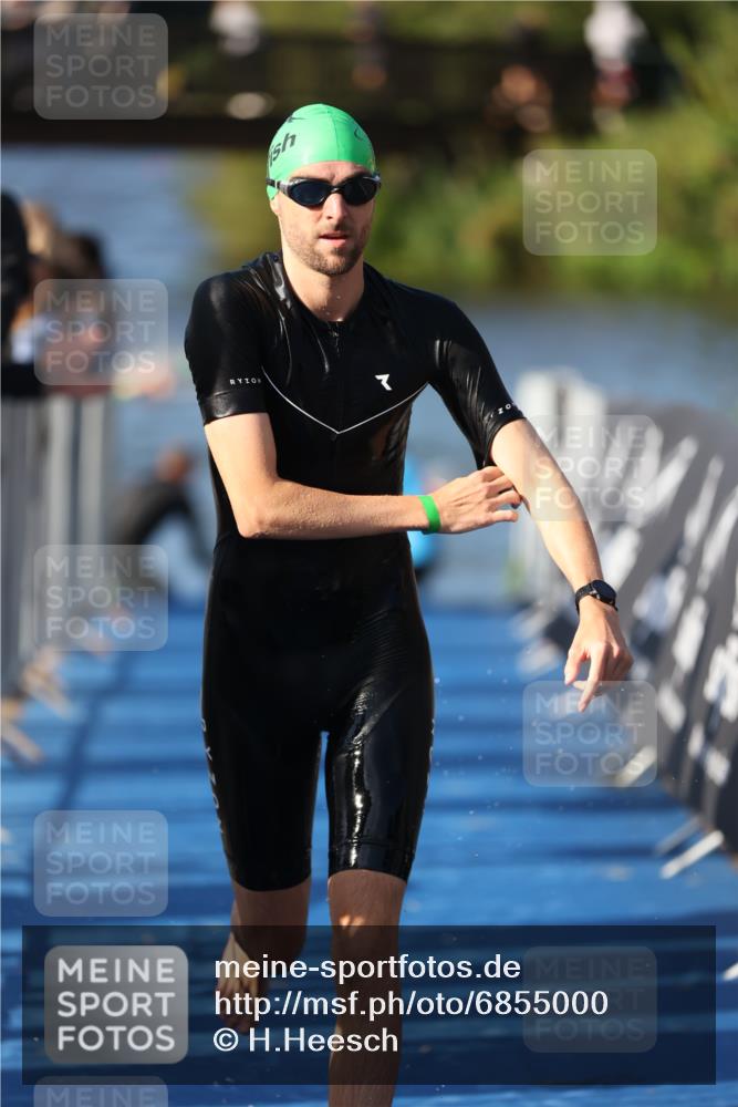 25.08.2024 - Elbe Triathlon Hamburg H.Heesch http://msf.ph/oto/6855000 25.08.2024 09:03:26 Schwimmen 219, 250, 286 meine-sportfotos.de