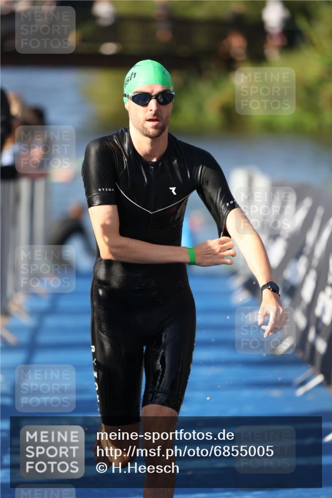 25.08.2024 - Elbe Triathlon Hamburg H.Heesch http://msf.ph/oto/6855005 25.08.2024 09:03:26 Schwimmen 219, 250, 286 meine-sportfotos.de