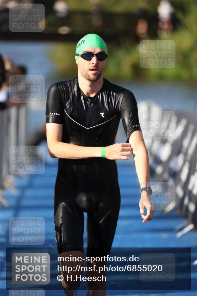 25.08.2024 - Elbe Triathlon Hamburg H.Heesch http://msf.ph/oto/6855020 25.08.2024 09:03:26 Schwimmen 219, 250, 286 meine-sportfotos.de