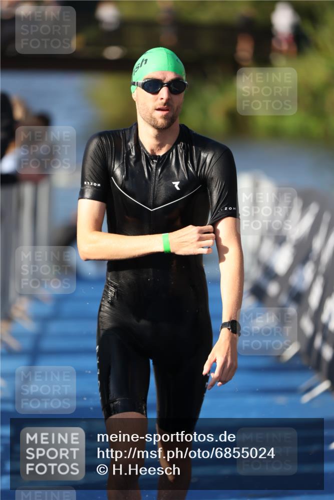 25.08.2024 - Elbe Triathlon Hamburg H.Heesch http://msf.ph/oto/6855024 25.08.2024 09:03:26 Schwimmen 219, 250, 286 meine-sportfotos.de