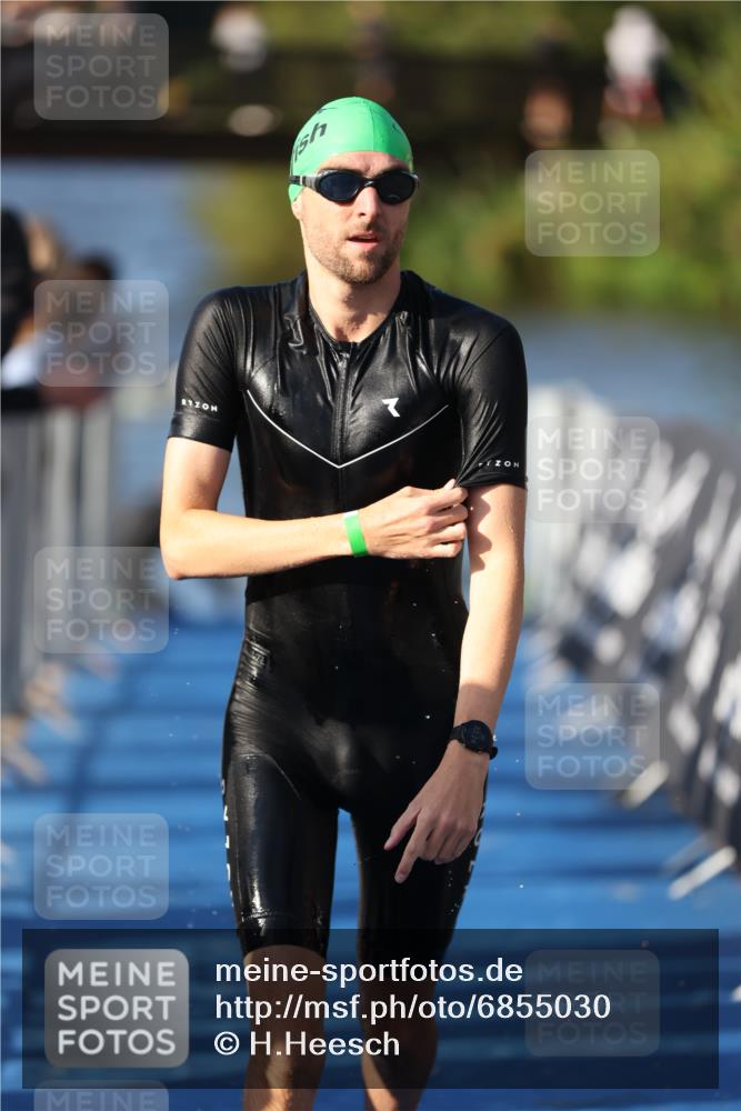 25.08.2024 - Elbe Triathlon Hamburg H.Heesch http://msf.ph/oto/6855030 25.08.2024 09:03:26 Schwimmen 219, 250, 286 meine-sportfotos.de