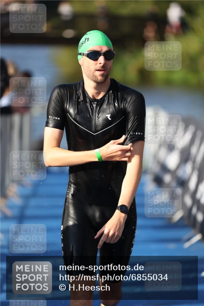 25.08.2024 - Elbe Triathlon Hamburg H.Heesch http://msf.ph/oto/6855034 25.08.2024 09:03:26 Schwimmen 219, 250, 286 meine-sportfotos.de